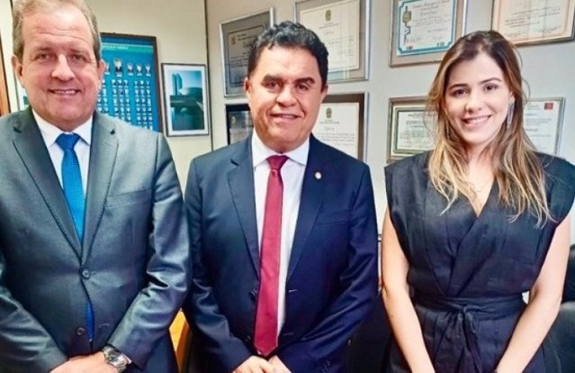 Tyrone e Mariana Cartaxo participam de reunião com Wilson Santiago para debater as demandas de Sousa